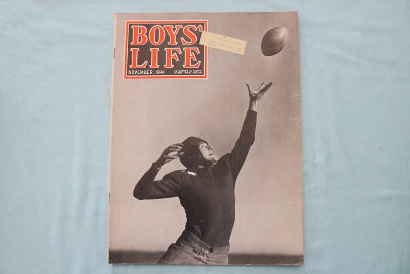 1941 NOVEMBER BOYS' LIFE MAGAZINE - FOOTBALL PLAYER COVER - E 26521
