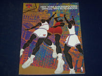 1994-1995 NEW YORK KNICKERBOCKERS OFFICIAL YEARBOOK - GREAT PHOTOS - J 391