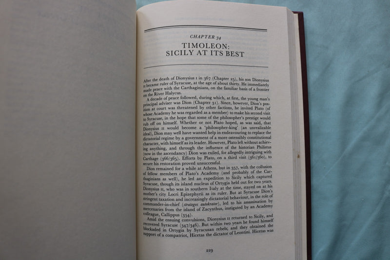 1989 THE CLASSICAL GREEKS HARDCOVER BOOK BY MICHAEL GRANT - KD 9670
