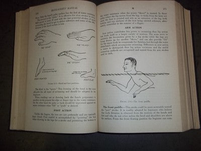1943 THE UNITED STATES NAVY BLUEJACKETS' MANUAL 11TH EDITION - KD 929