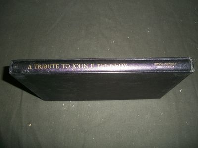 1964 A TRIBUTE TO JOHN FITZGERALD KENNEDY BY PAUL SALINGER BOOK W/ CASE - KD 623