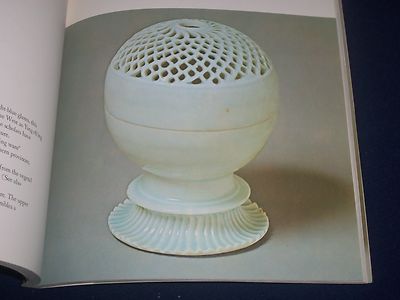 1967 AVERY BRUNDAGE COLLECTION CHINESE CERAMICS SOFTCOVER BOOK - KD 1624
