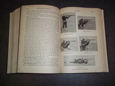 1943 THE UNITED STATES NAVY BLUEJACKETS' MANUAL 11TH EDITION - KD 929