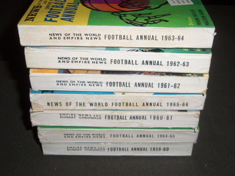1959-1966 EMPIRE NEWS FOOTBALL ANNUAL LOT OF 7 - PUB. IN U.K. - O 2407