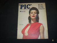 1942 MAY 26 PIC MAGAZINE - BLANCHE GRADY COVER - ST 5301